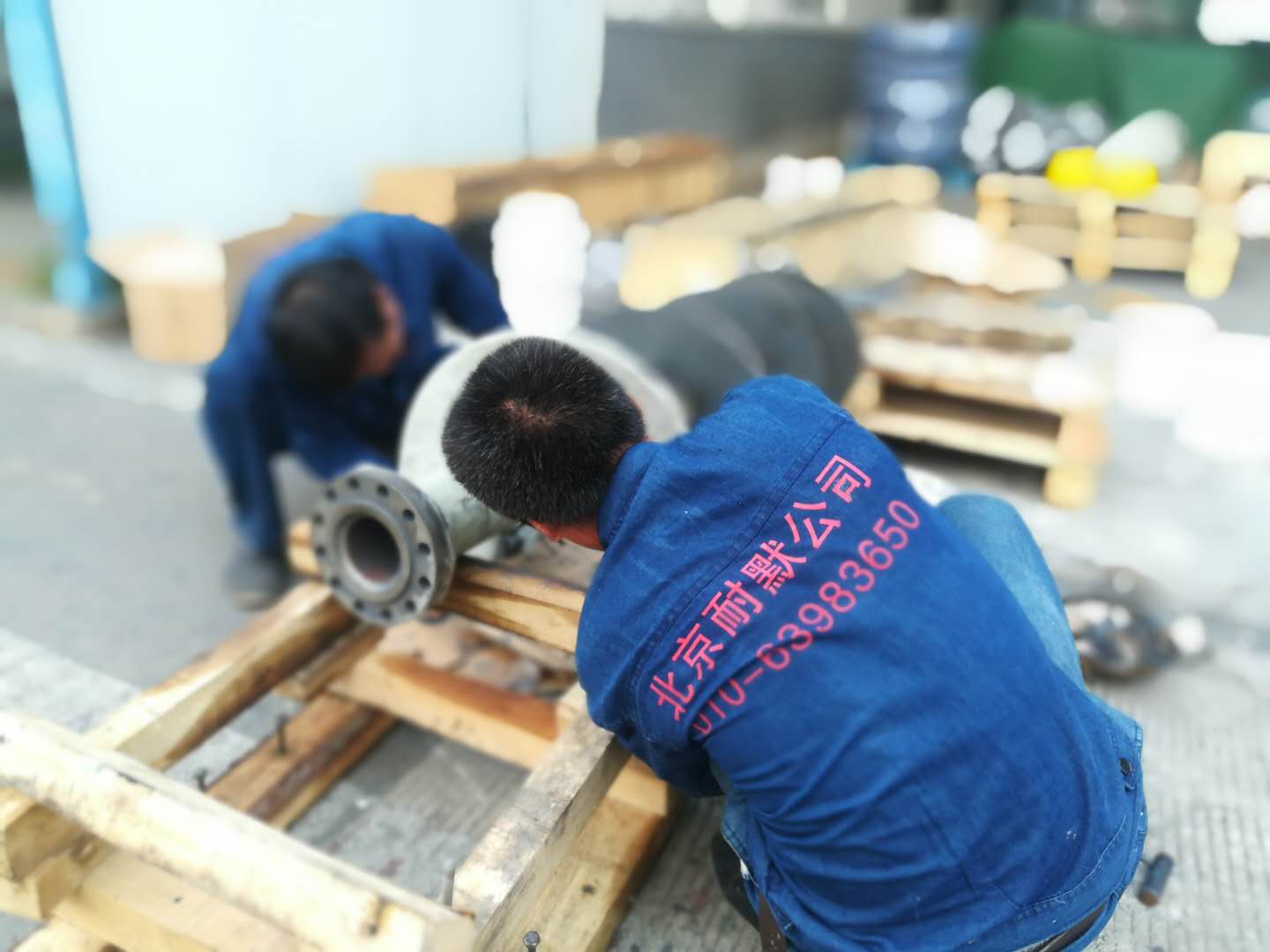 螺旋葉片耐磨層施工中 螺旋葉片耐磨層施工中